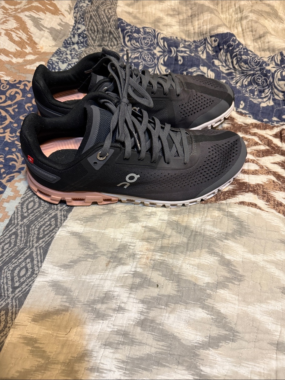On Running Cloudswift Women's Running Sneakers - Black with Pink Sole